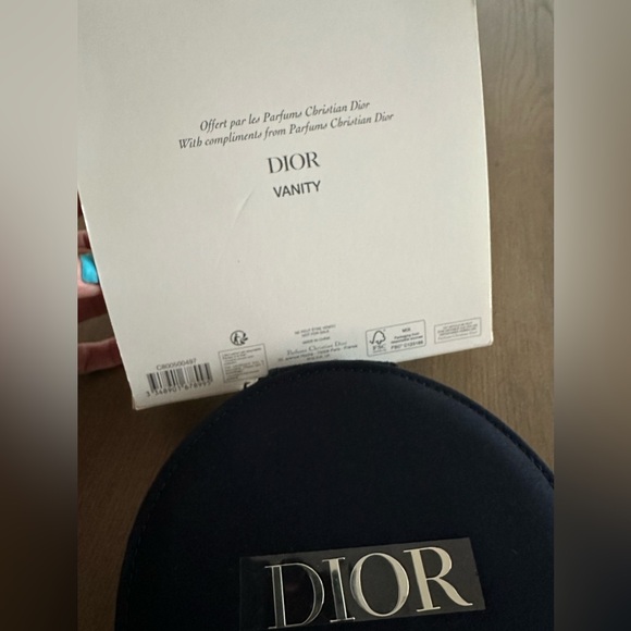 *NIB* DIOR Beauty Vanity Case - Picture 5 of 5